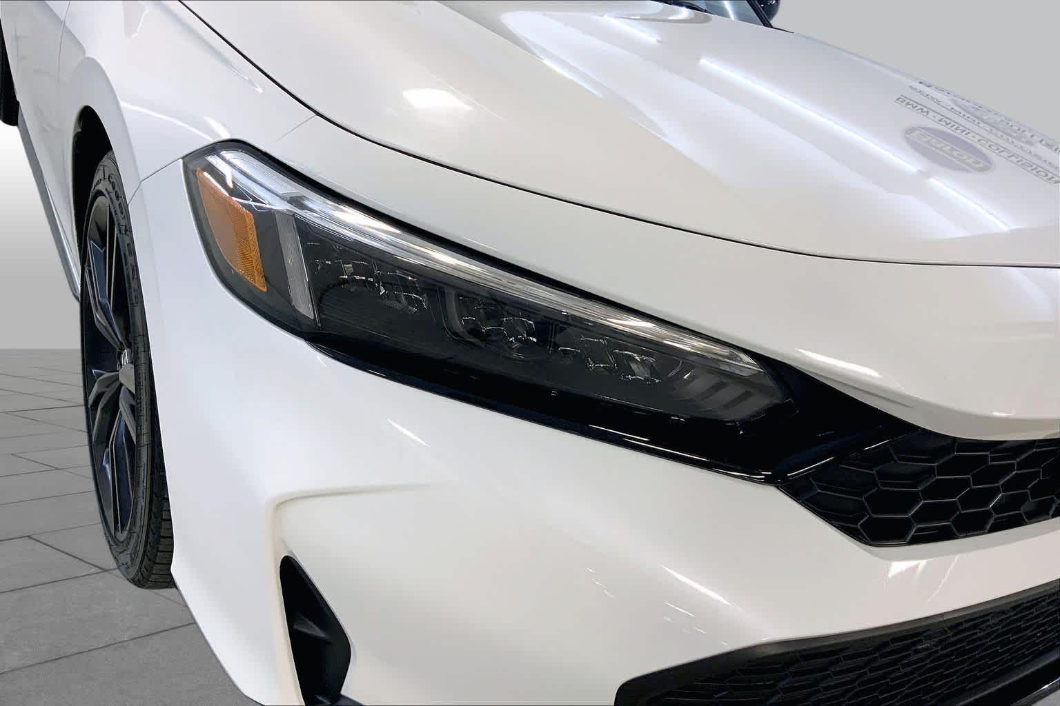 Used 2026 Platinum White Pearl Honda  image 27