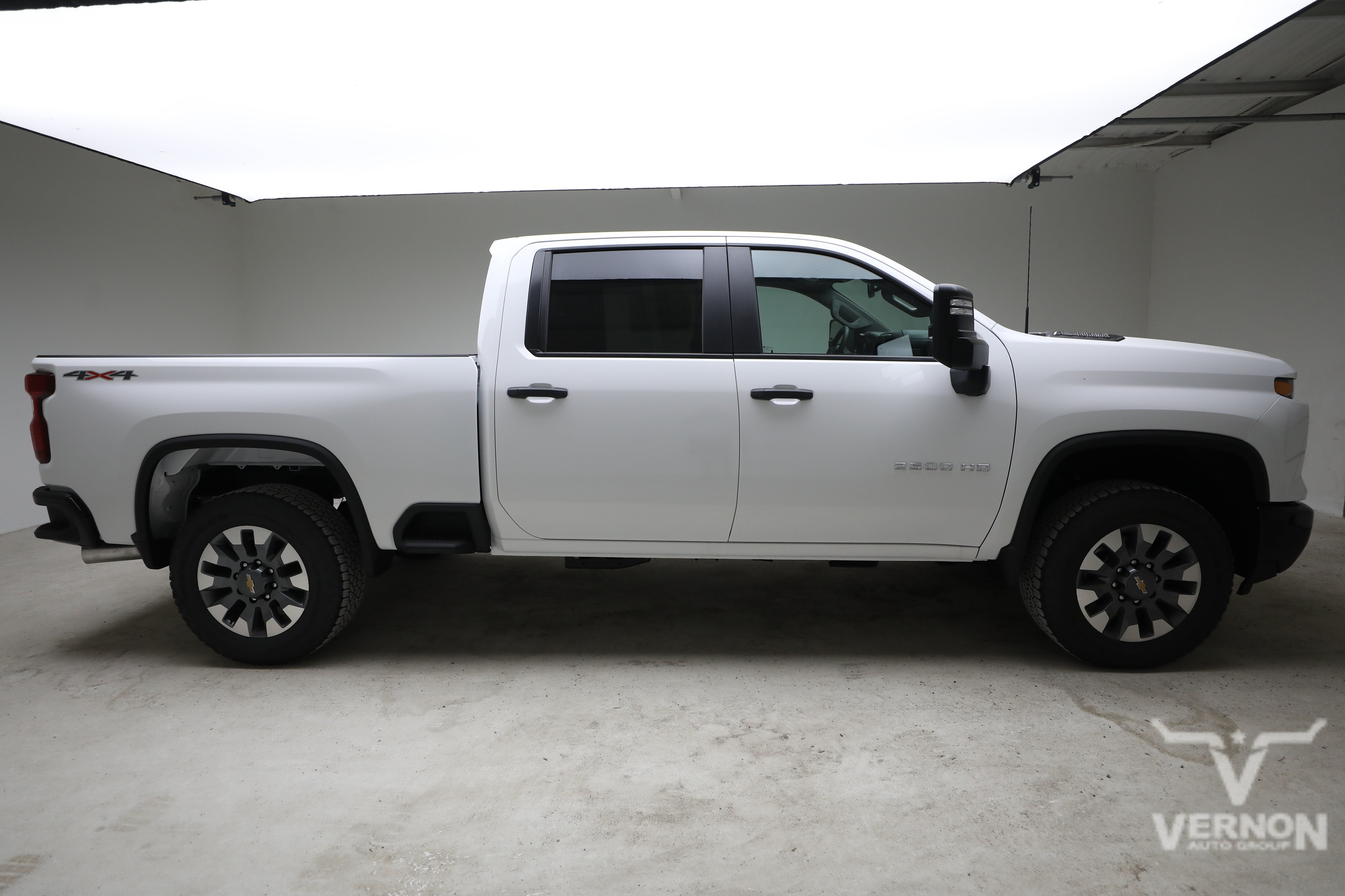 New 2026 Summit White Chevrolet N image 6