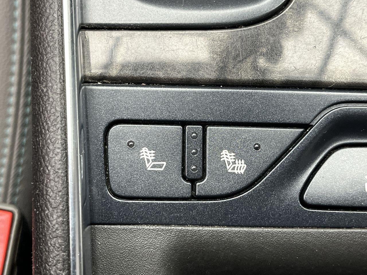 Used 2014 Black Chevrolet LT image 19