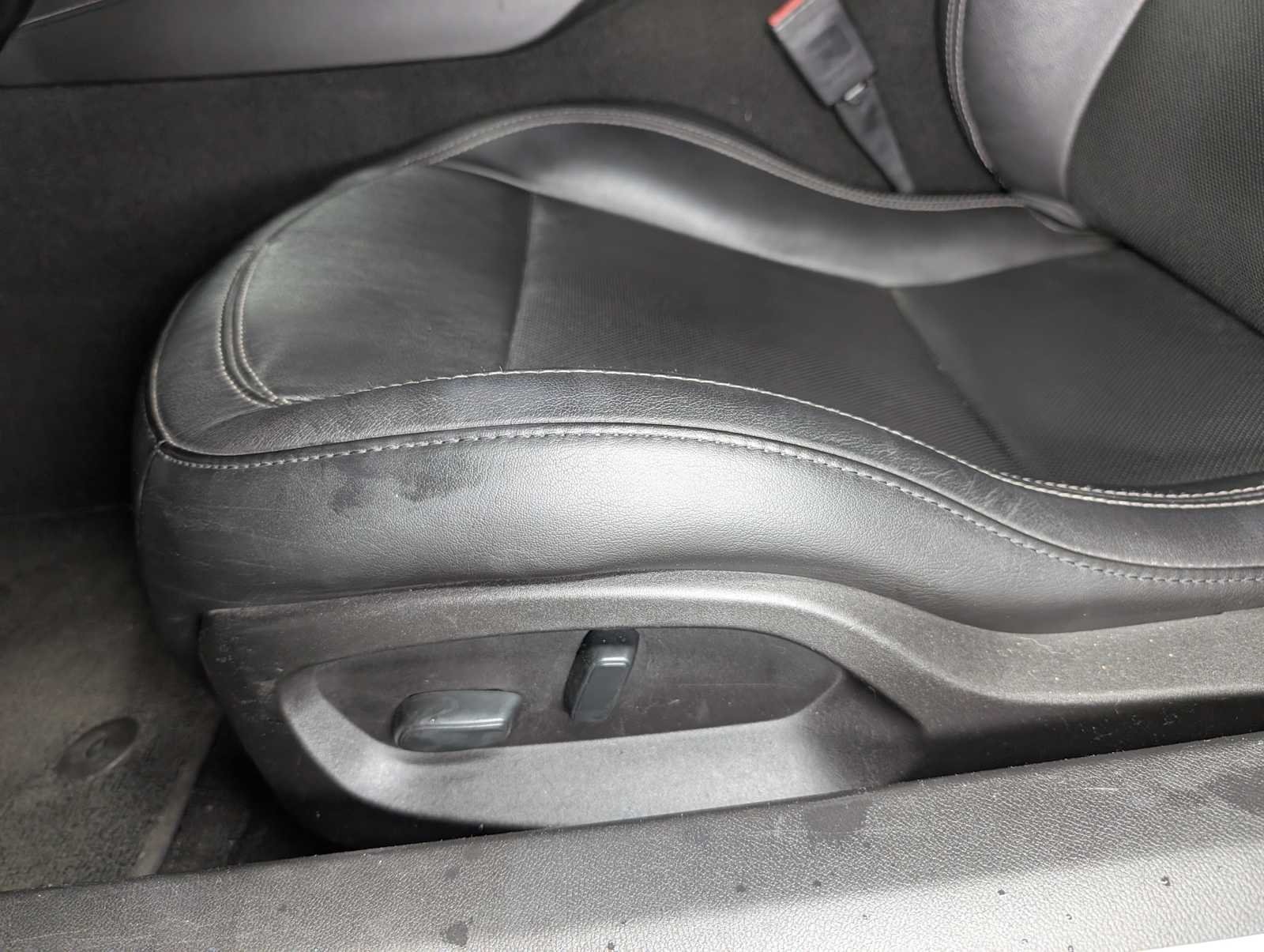 Used 2019 Arctic White Chevrolet 1LT image 33