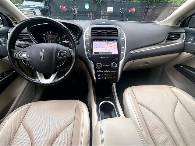 Used 2019 White Lincoln Reserve image 16