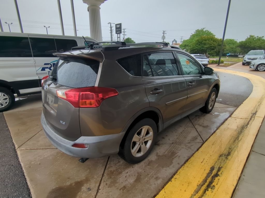 Used 2013 Brown Toyota XLE image 3