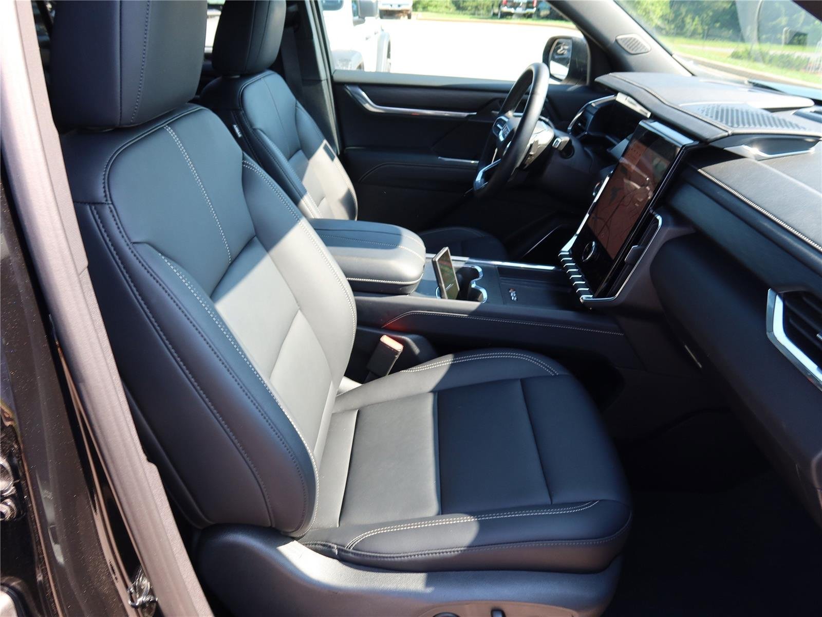 Used 2026 Ebony Twilight Metallic GMC FWD Elevation image 7