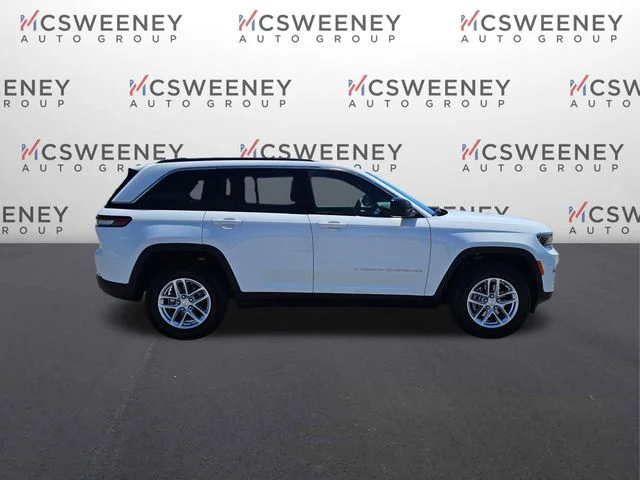 New 2026 Bright White Clear-Coat Exterior Paint Jeep Laredo image 6