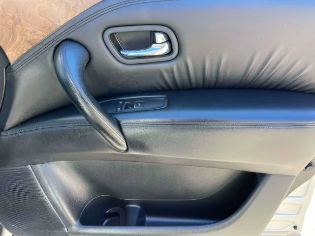 Used 2023 Silver Nissan SL image 24