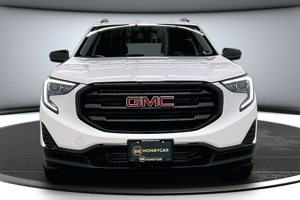 Used 2021 White GMC SLE image 2