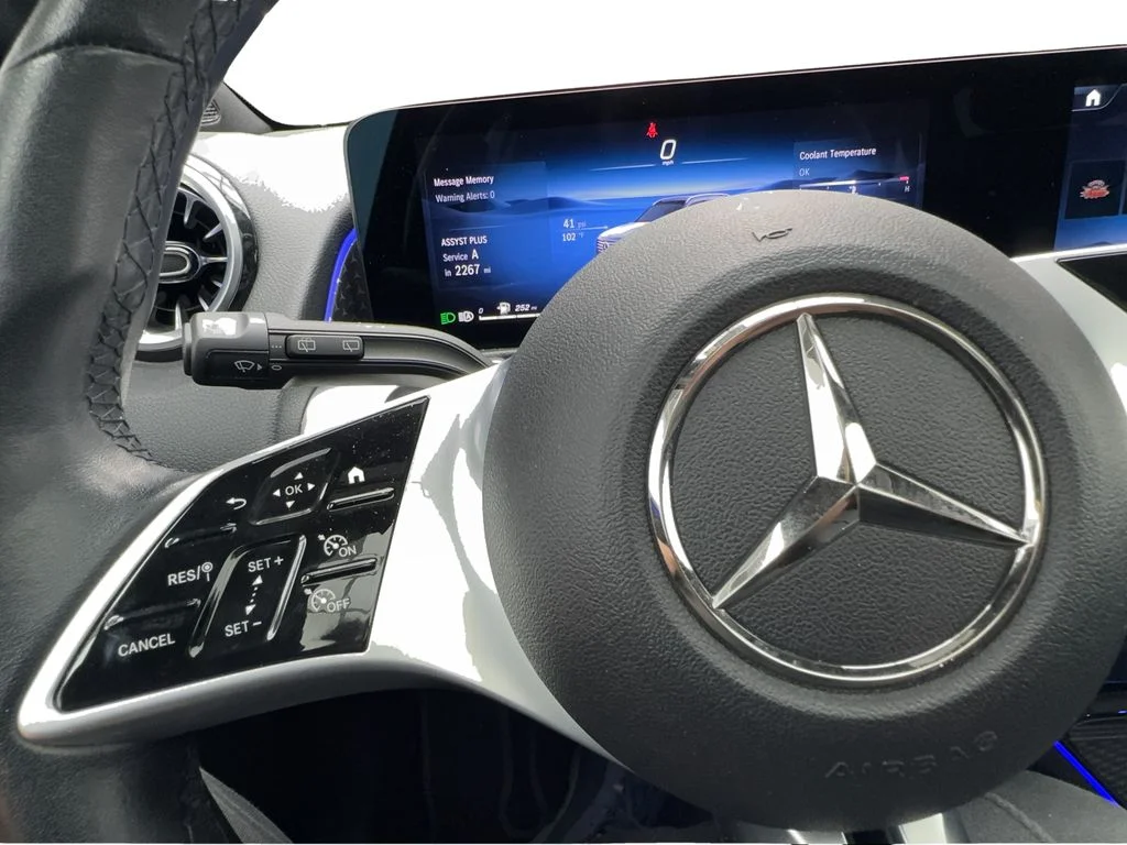 Used 2025 Black Mercedes-Benz GLB 250 image 39