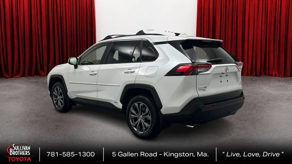 Certified Used 2025 Beige Toyota XLE Premium image 7