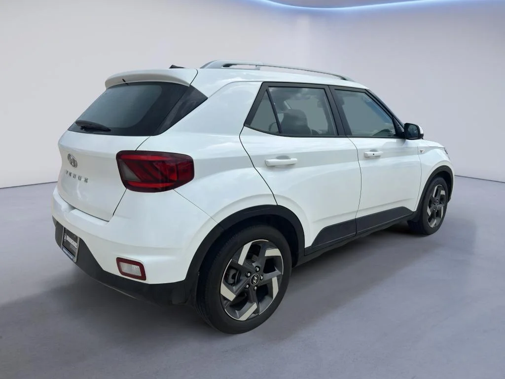 Used 2024 Lunar White Hyundai SEL image 6