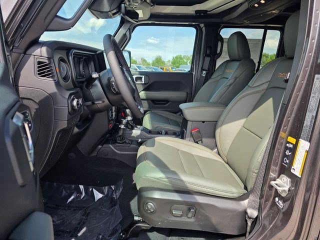 New 2026 Granite Crystal Metallic Clear-Coat Exterior Paint Jeep Mojave X image 20