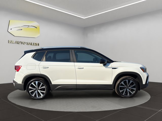 Used 2023 White Volkswagen SE image 8