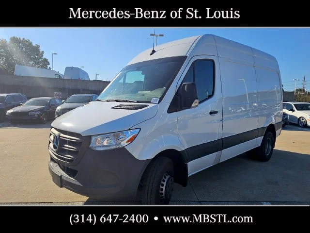 Used 2021 White Mercedes-Benz Crew 144 in. WB image 5