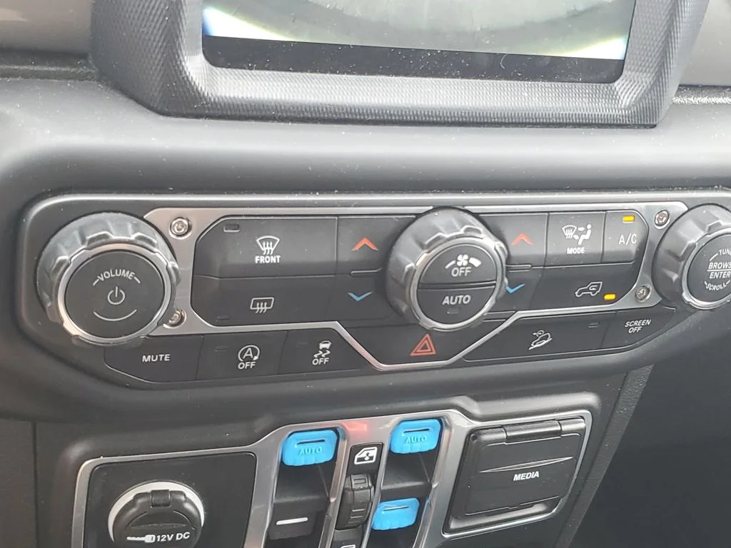 Used 2018 Green Jeep Unlimited Sahara image 26