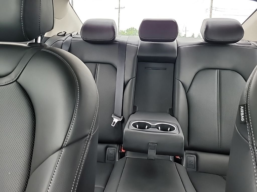 2025 GENESIS G70 Standard - Photo 13