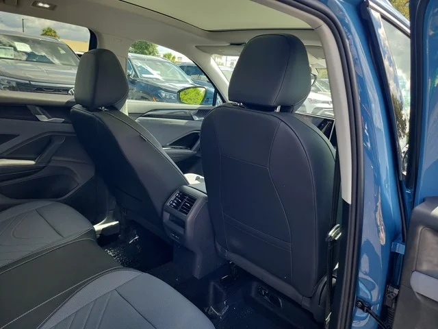New 2026 Monterey Blue Pearl Volkswagen 2.0T SE image 10