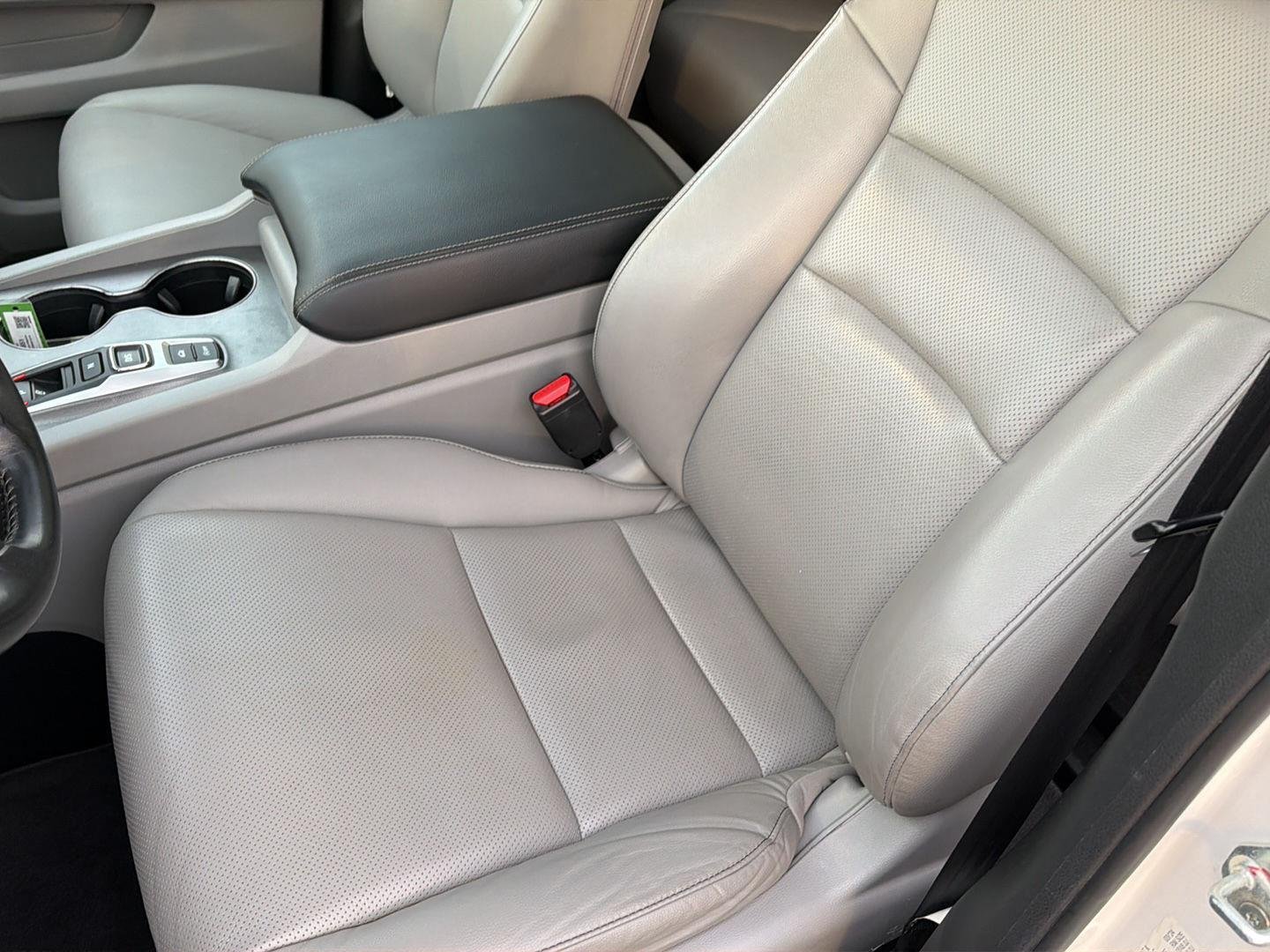 Used 2024 Platinum White Pearl Honda RTL image 30
