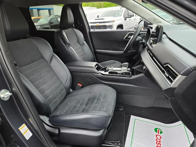 Used 2025 Gray Mitsubishi SE image 21
