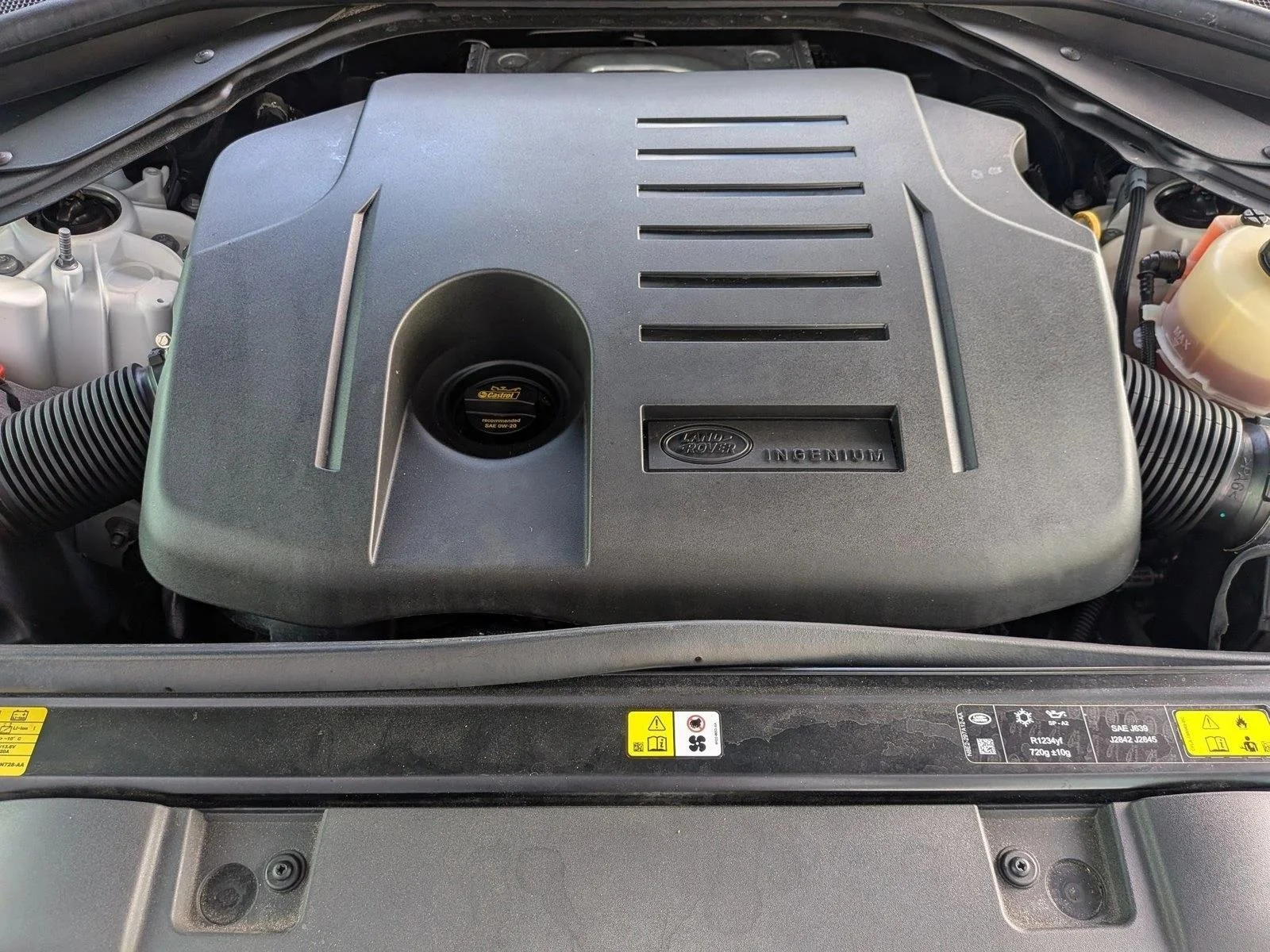Used 2025 Fuji White Land Rover Dynamic SE image 24