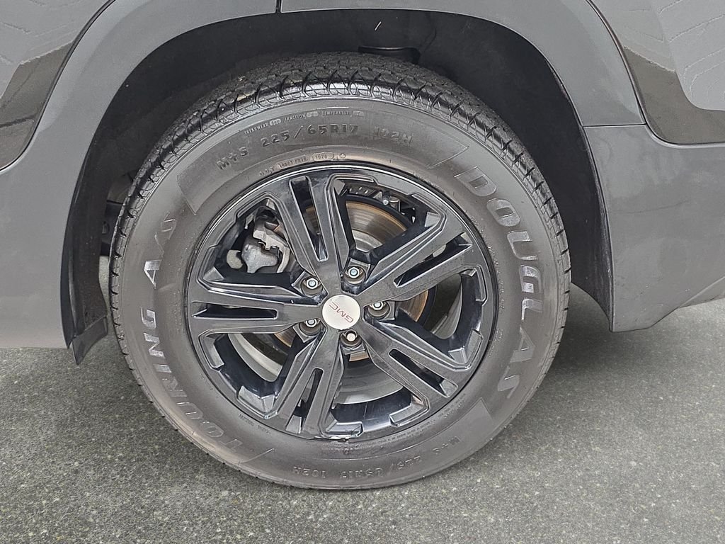 Used 2019 Ebony Twilight Metallic GMC SLE image 30