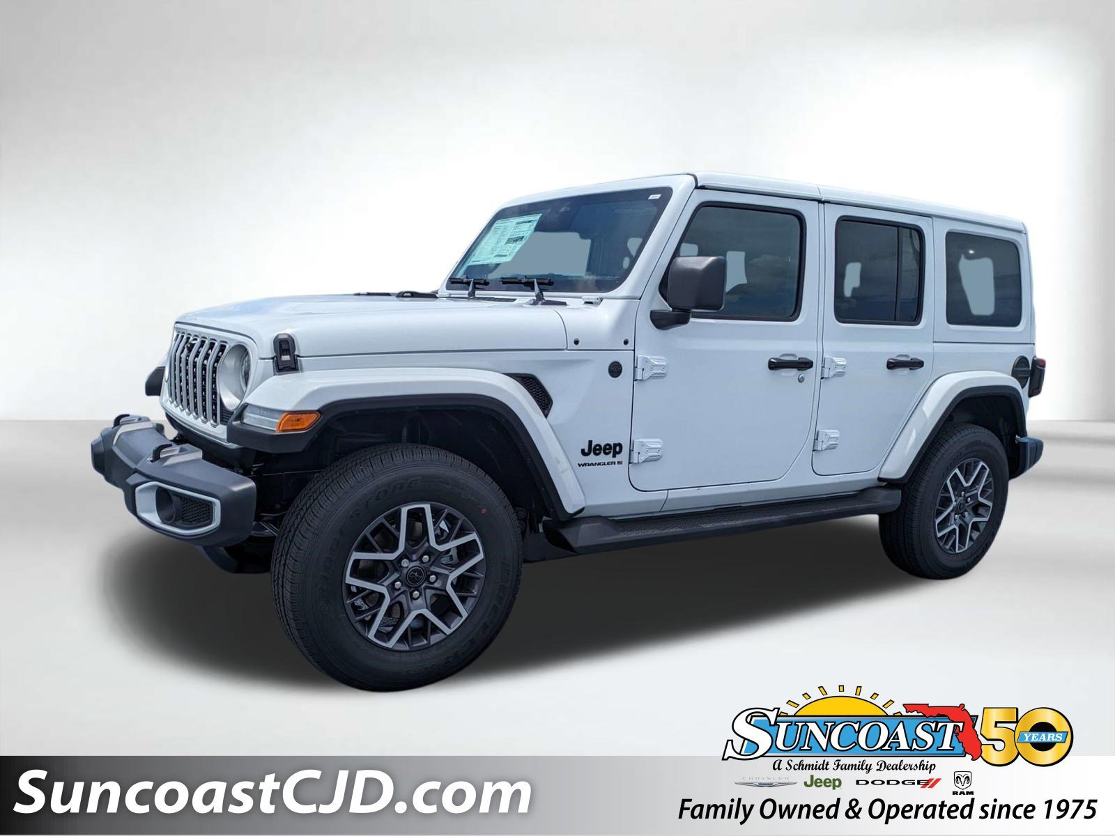 New 2026 Bright White Clear-Coat Exterior Paint Jeep Sahara image 1