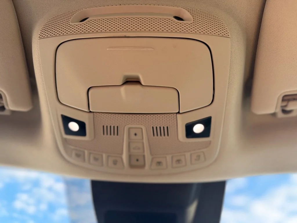 Used 2019 White Lincoln Reserve image 34