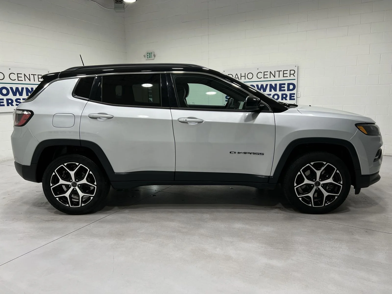 2025 Jeep Compass Limited - Photo 9