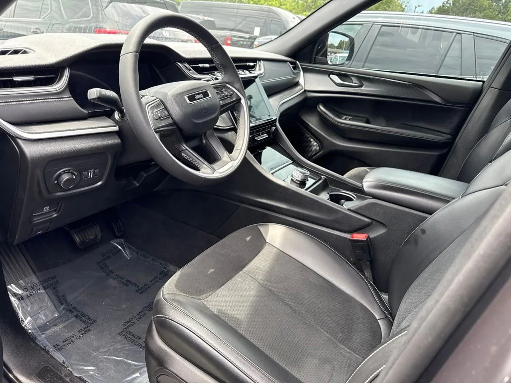 Used 2024 Gray Jeep Altitude X image 3