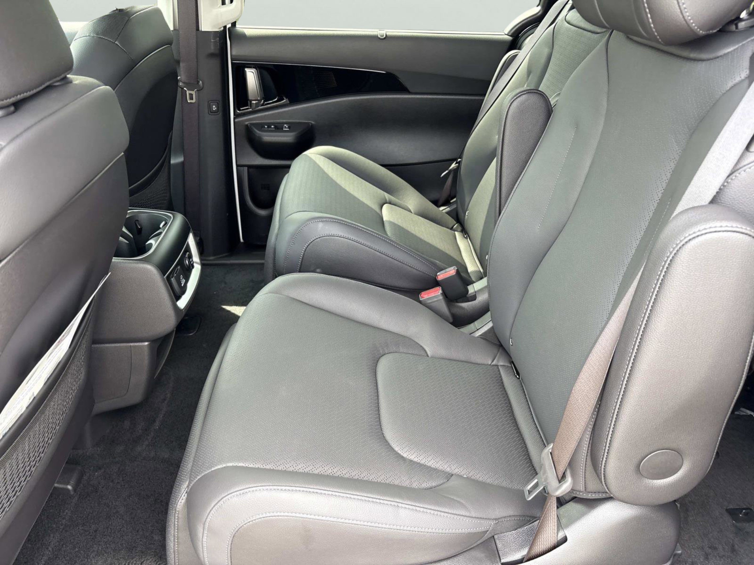 New 2026 Snow White Pearl Kia SX Prestige image 15