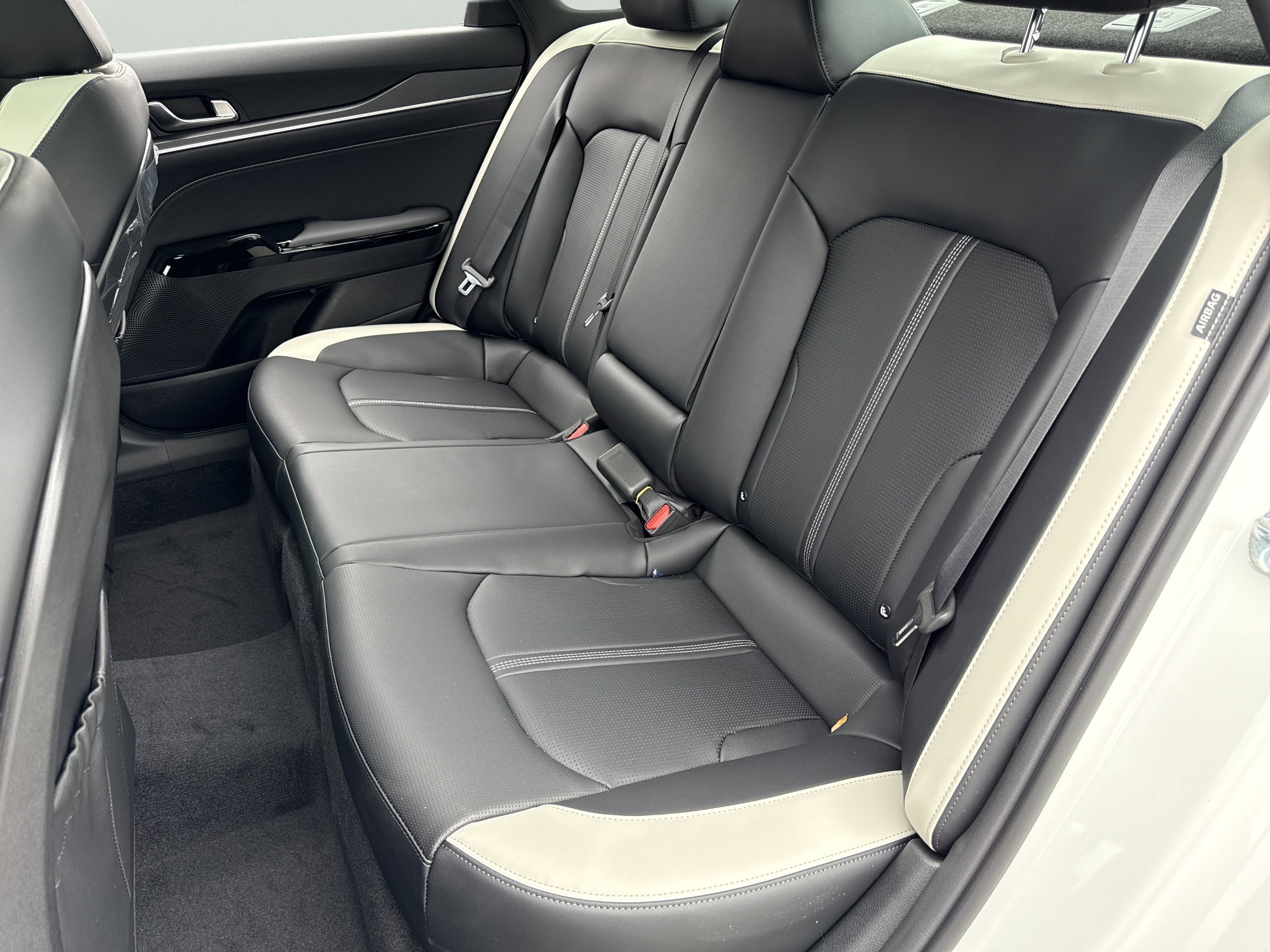 New 2026 Snow White Pearl Kia GT-Line image 18