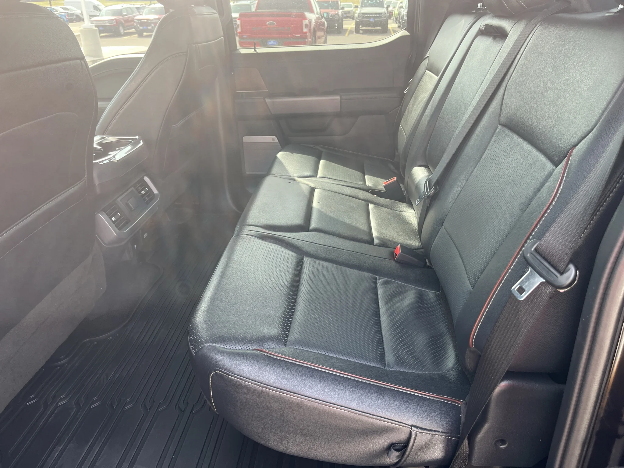 Used 2022 Agate Black Metallic Ford LARIAT image 20