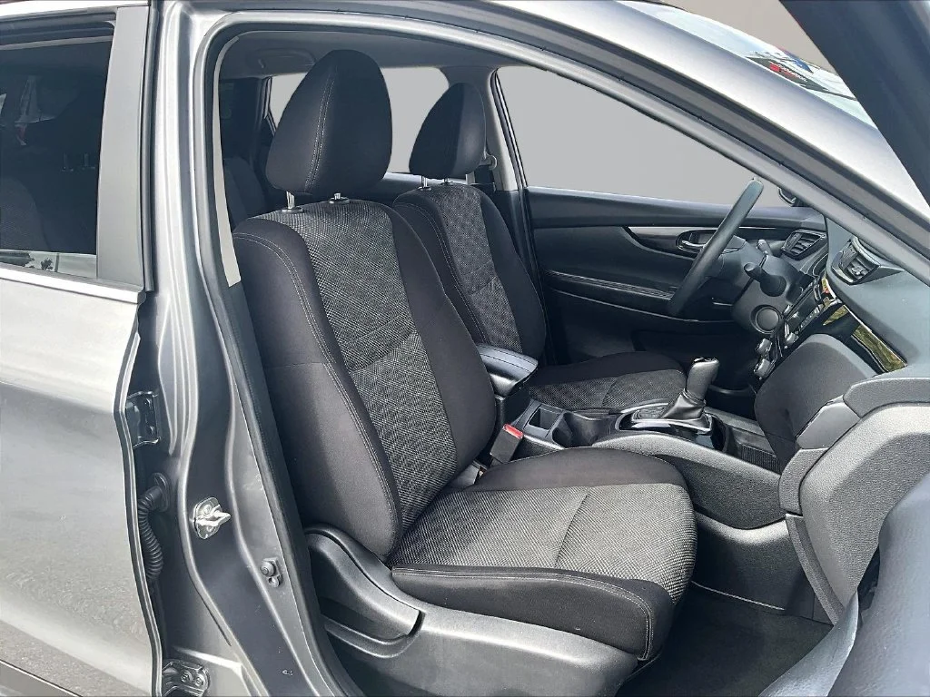 Used 2020 Gray Nissan SV image 8