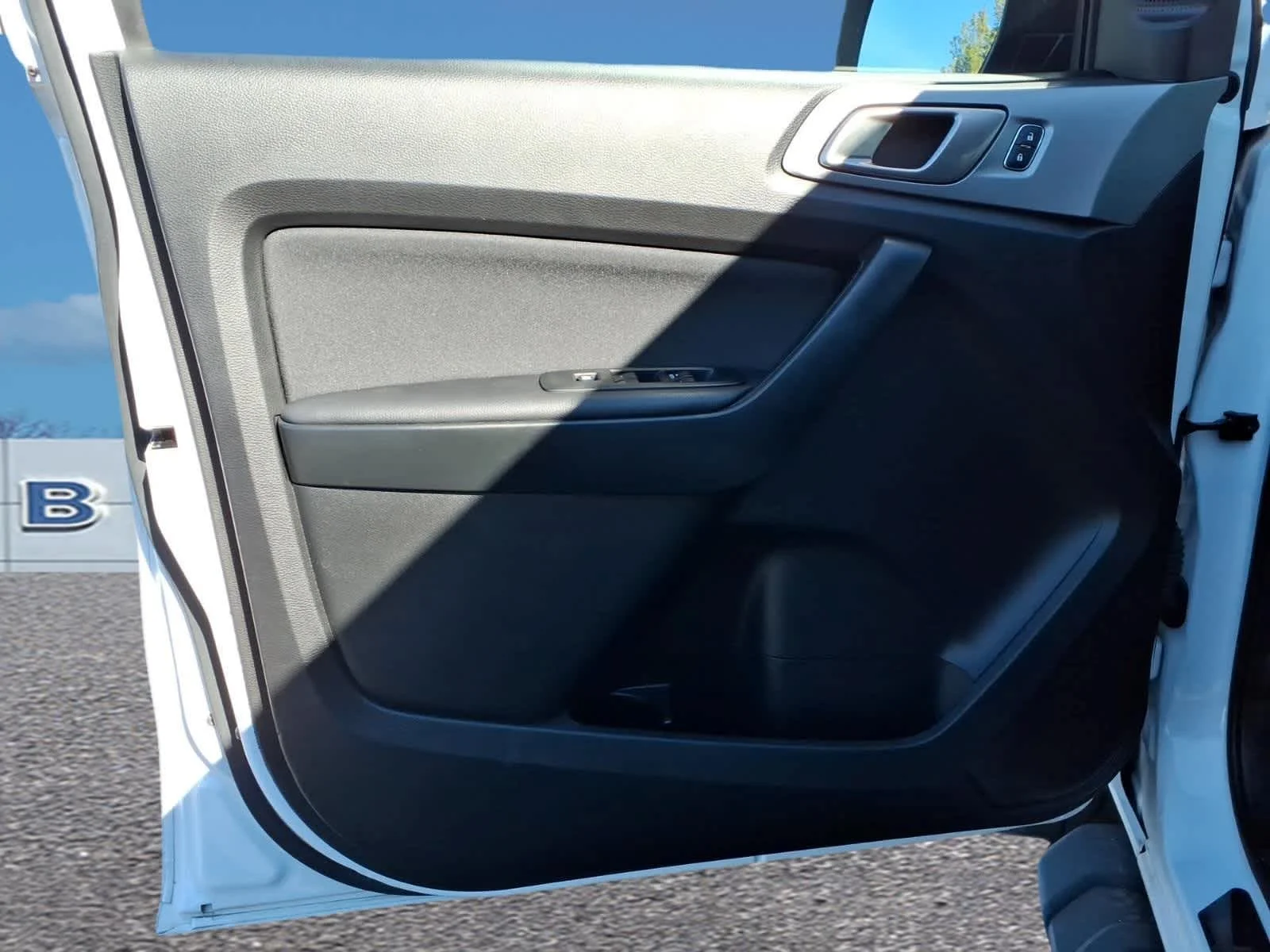 Used 2023 Oxford White Ford XLT image 12