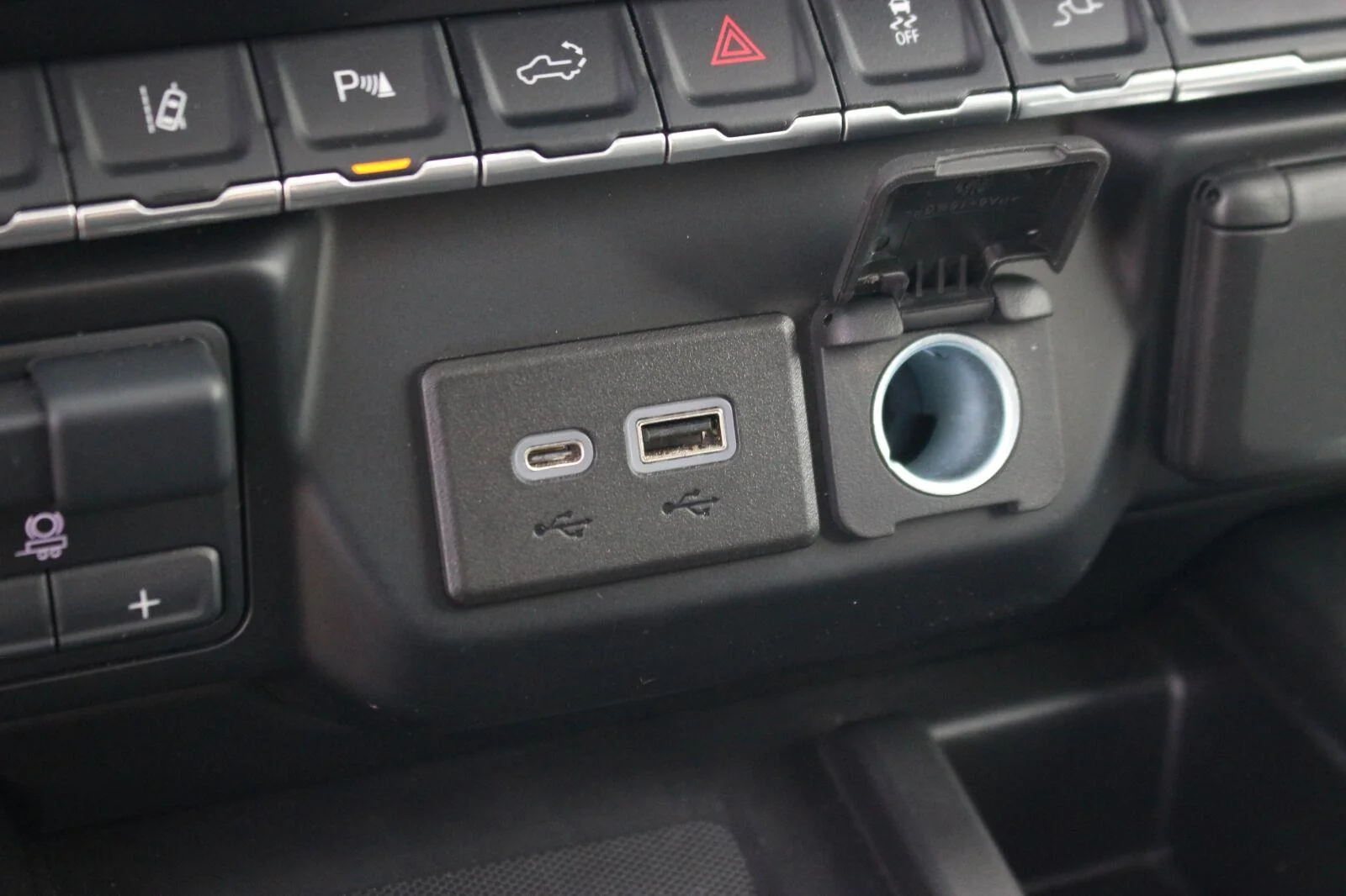 Used 2023 IRIDESCENT PEARL TRICOAT Chevrolet High Country image 30