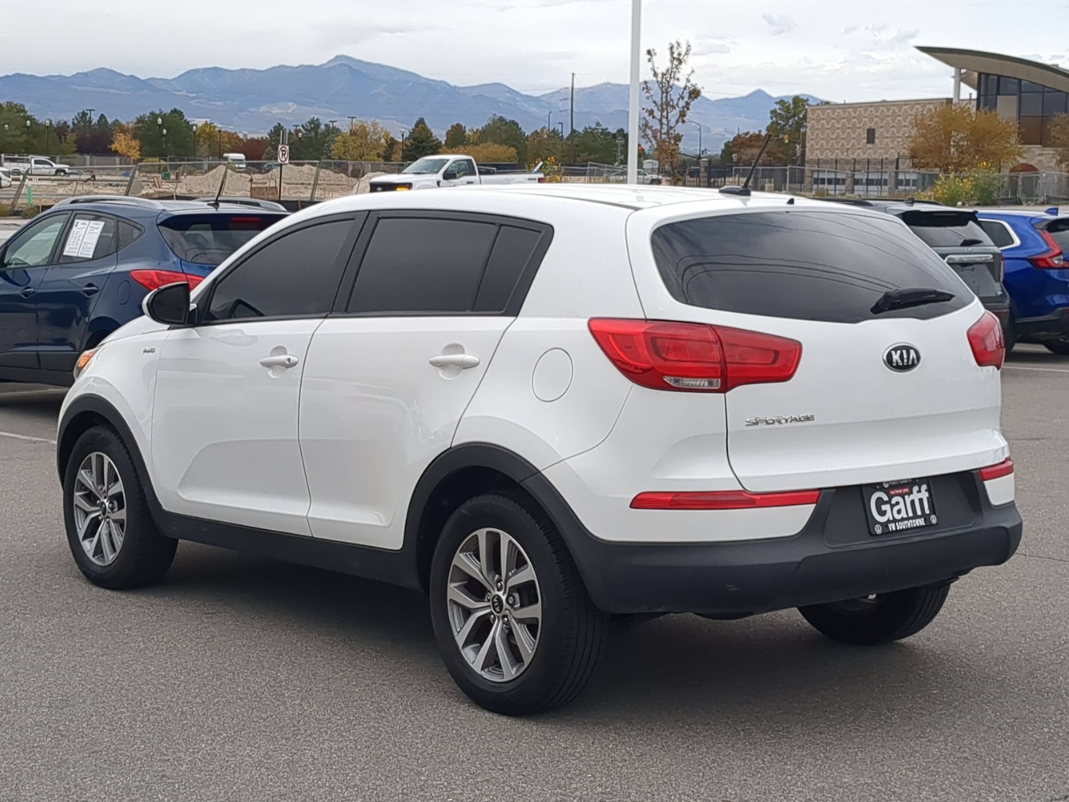 Used 2016 Clear White Kia LX image 5