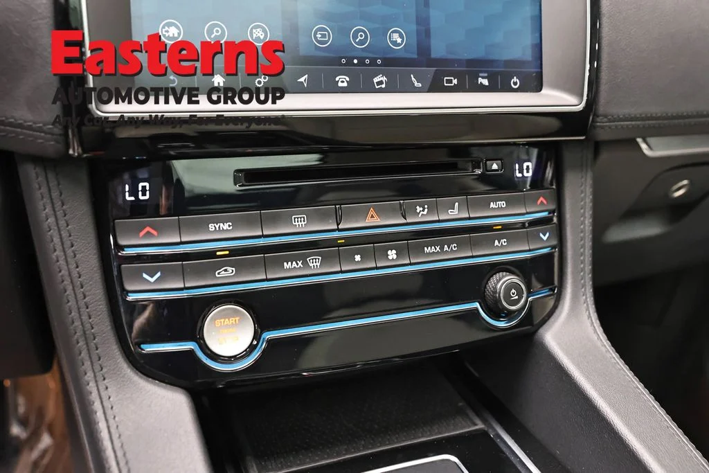 Used 2020 Black Jaguar 25t Prestige image 19