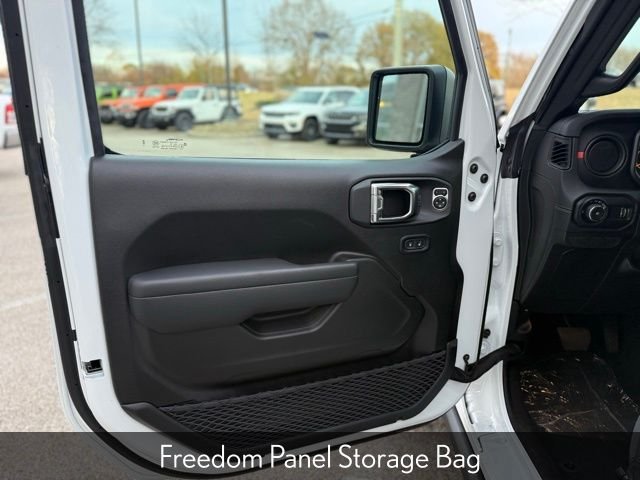 New 2025 Bright White Clear-Coat Exterior Paint Jeep Rubicon image 15