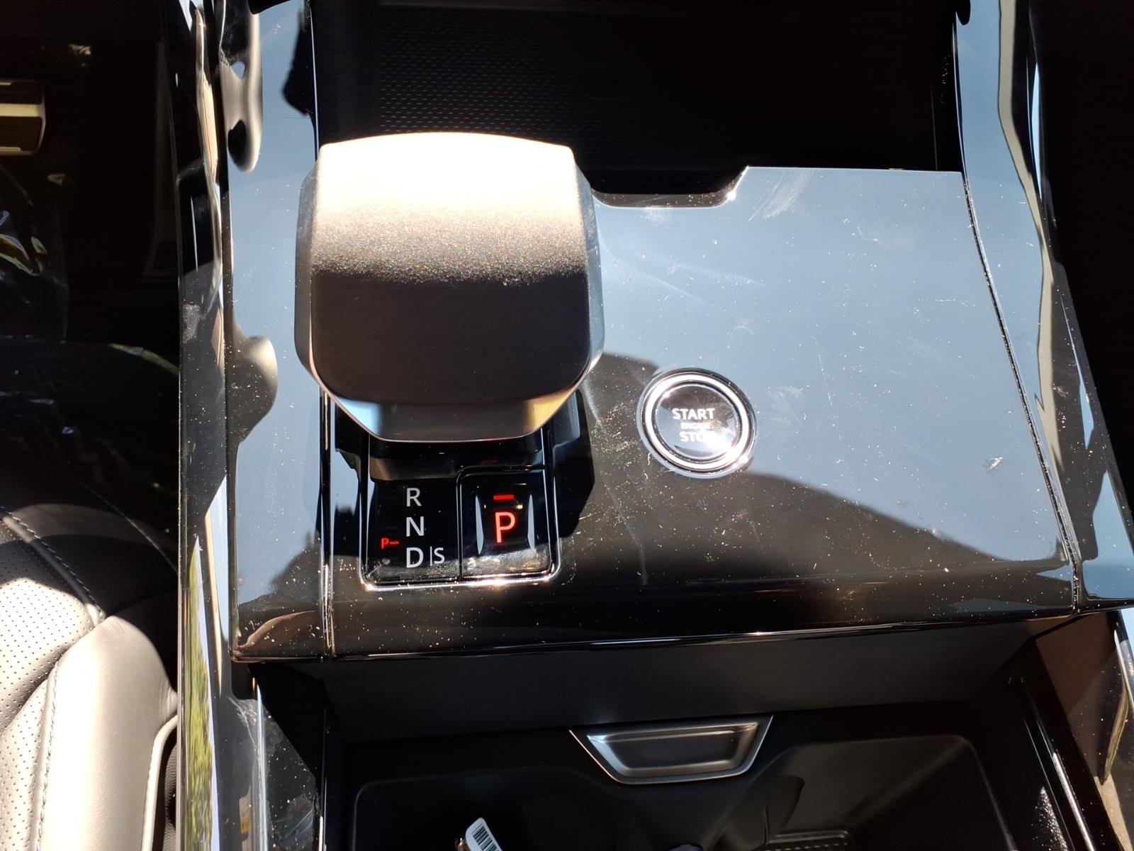 New 2026 Fuji White LAND ROVER Dynamic SE image 13