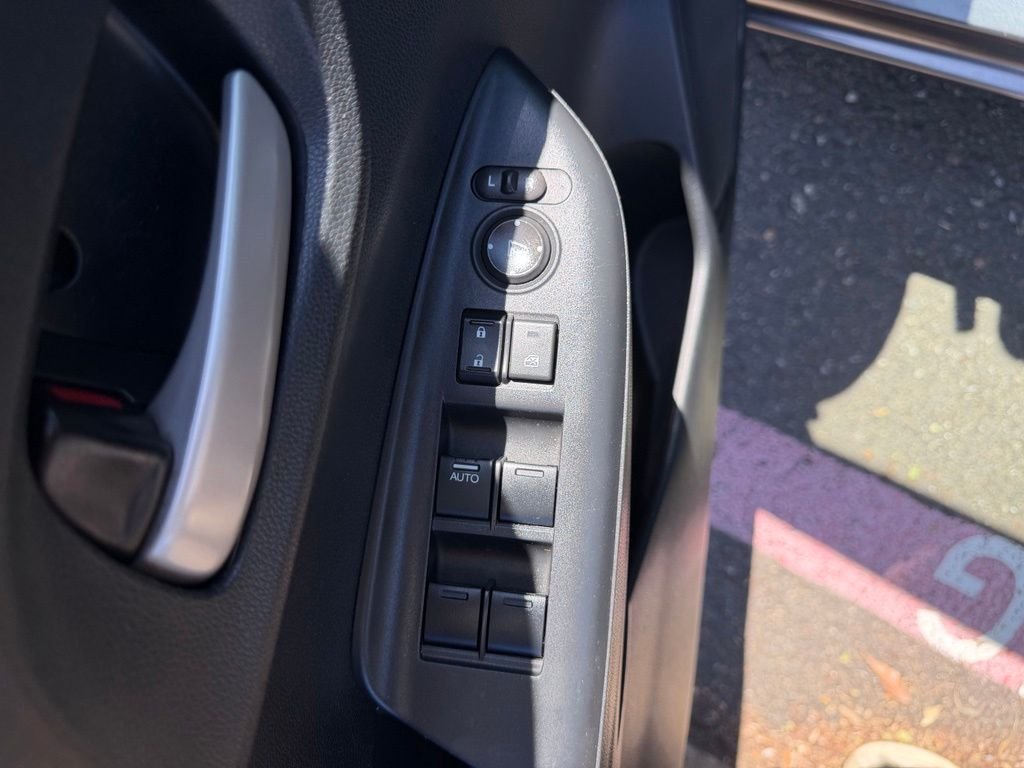 Used 2015  Honda LX image 12