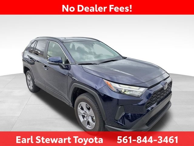 Used 2025  Toyota XLE image 2