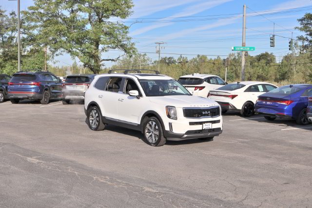 Used 2022 White Kia S image 7