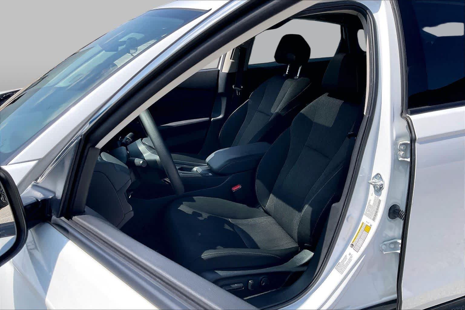 Used 2024 Platinum White Pearl Honda EX image 9