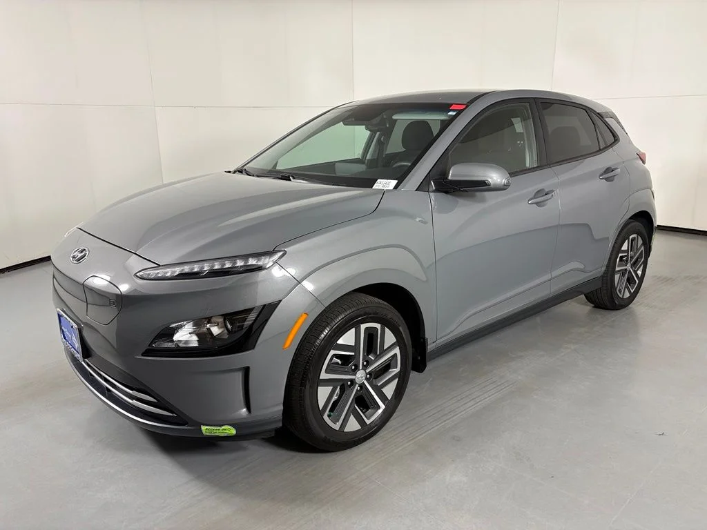 Used 2023 Galactic Gray Hyundai SE image 4