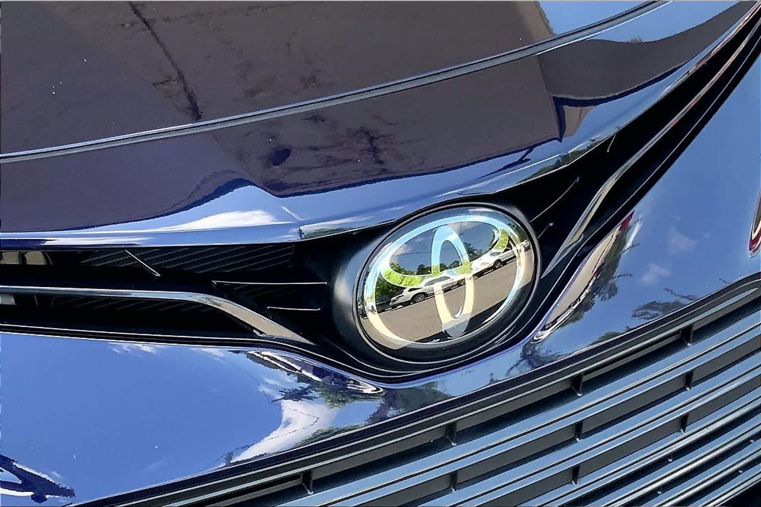 Used 2022 Blueprint Toyota LE image 32
