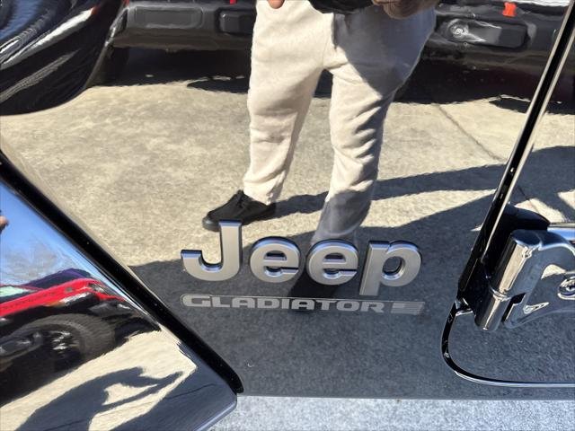 New 2026 Black Clear-Coat Exterior Paint Jeep Sport S image 12