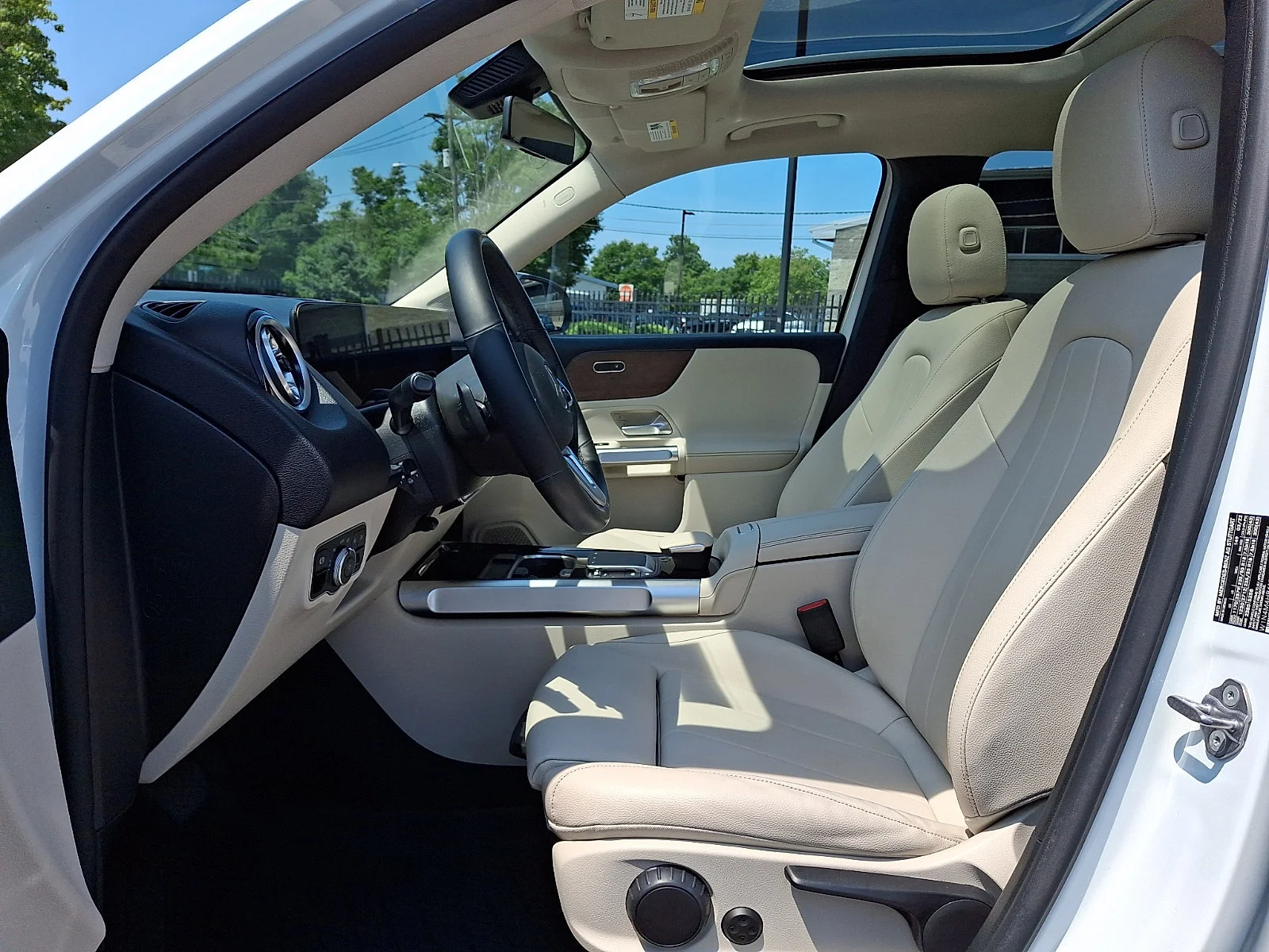 Used 2022 Polar White   149 Mercedes-Benz GLB 250 image 14