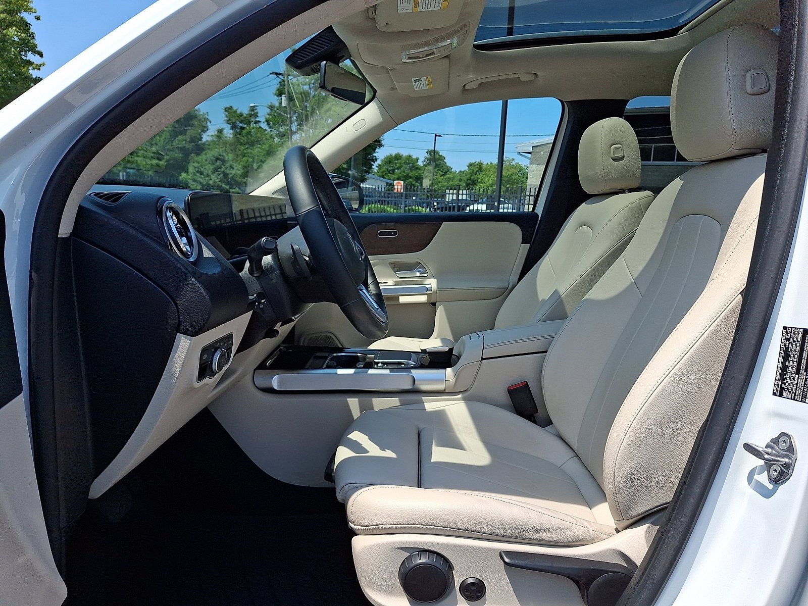 Certified Used 2022 Polar White   149 Mercedes-Benz GLB 250 image 14