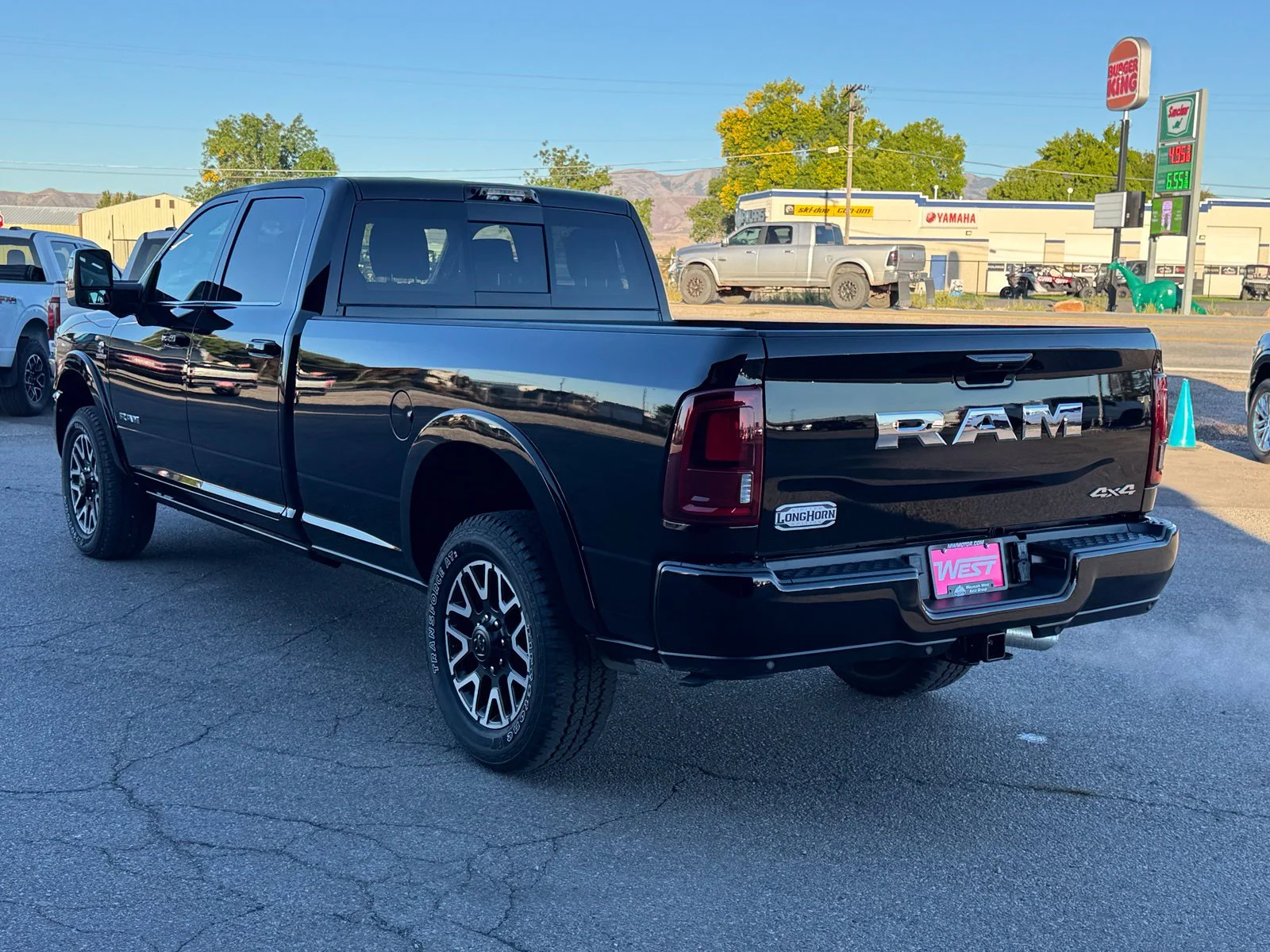New 2027 Diamond Black Crystal Pearl-Coat Exterior Paint RAM Limited image 8