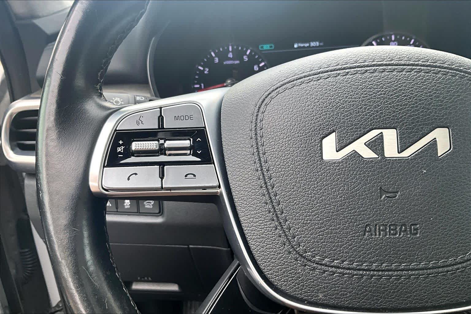 Used 2022 Wolf Gray Kia SX image 24