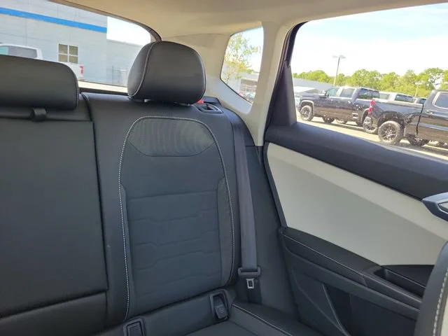 2025 Volkswagen Taos SE - Photo 16