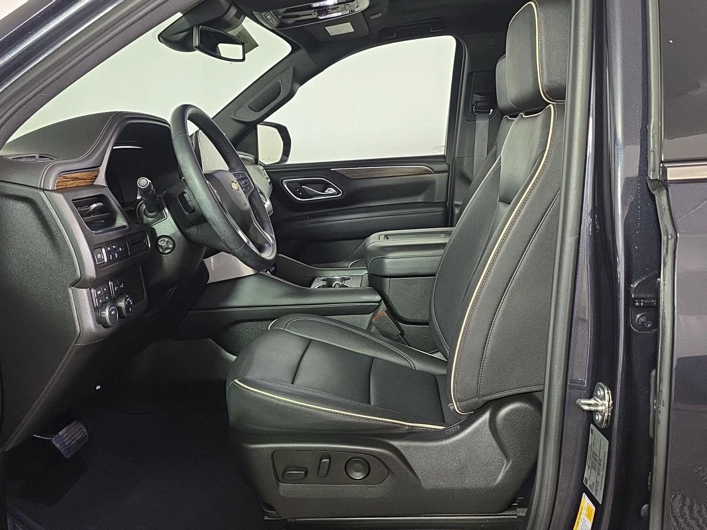 Used 2023 Dark Ash Metallic Chevrolet Premier image 13